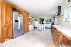 Kitchen/Diner- click for photo gallery